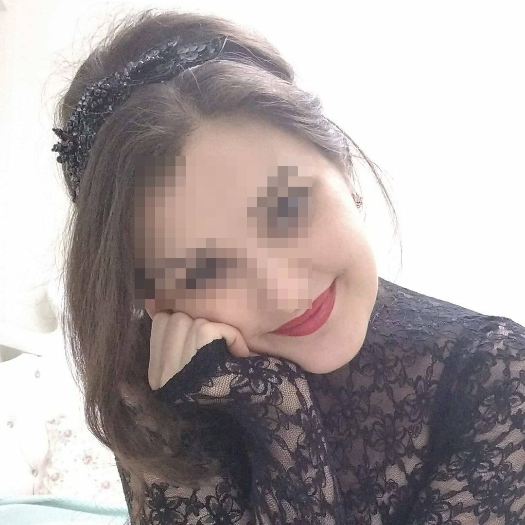 Petite brune goth slim et girly pour un monsieur bien rasé ^^